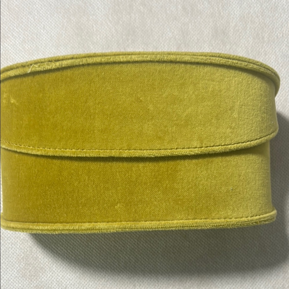 Gucci Green Velvet Belt with Luxurious Plush Finish